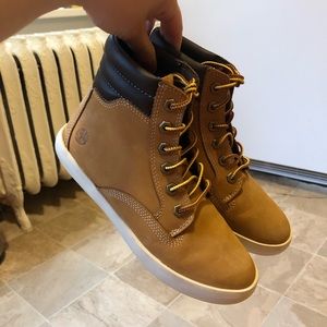 Authentic Women’s Timberland Dausettes$50 obo